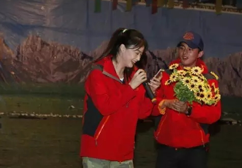 关注社会热点名人明星事迹,_韩红公益_明星公益哪家强