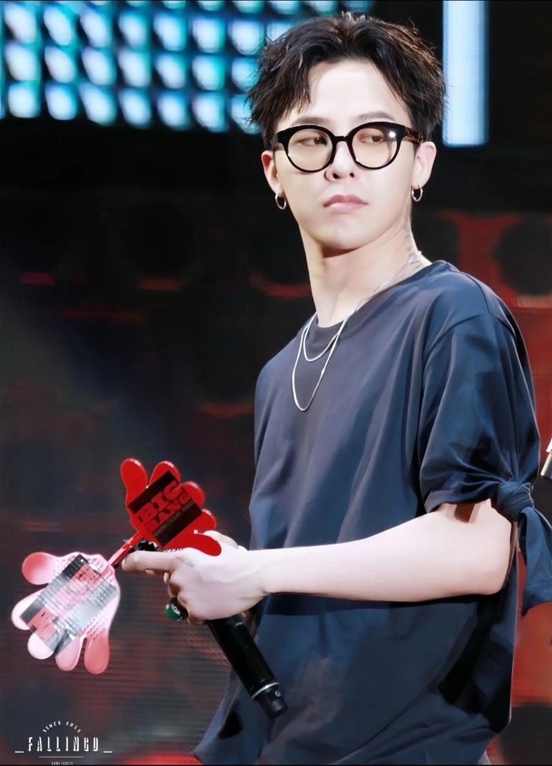 小说娱乐圈恋爱综艺_娱乐圈之恋上g dragon_娱乐圈之恋上男神免费阅读