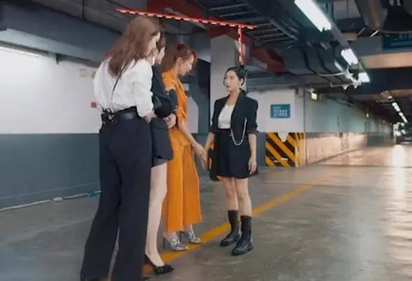 朱茵身高153cm演技颜值惊艳_娱乐圈哪些女名星很矮_女明星身高与颜值不匹配