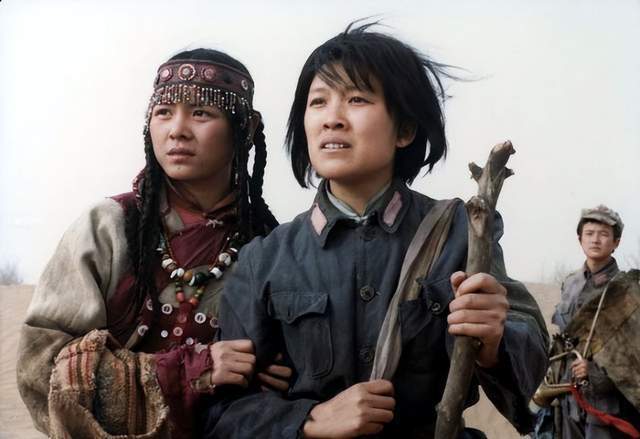 当过兵的女明星_影视剧女兵形象_医美网红脸