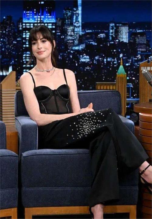 下巴后缩名人_下巴后缩的女明星_缩下巴的明星