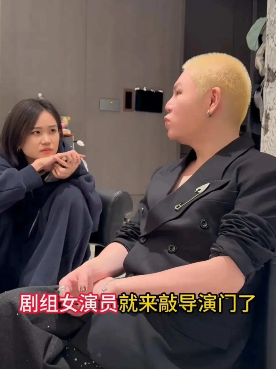方家翊曝清纯女演员深夜敲导演门，杨幂曾讲过娱乐圈“潜规则”：陪导演睡太正常了 ​